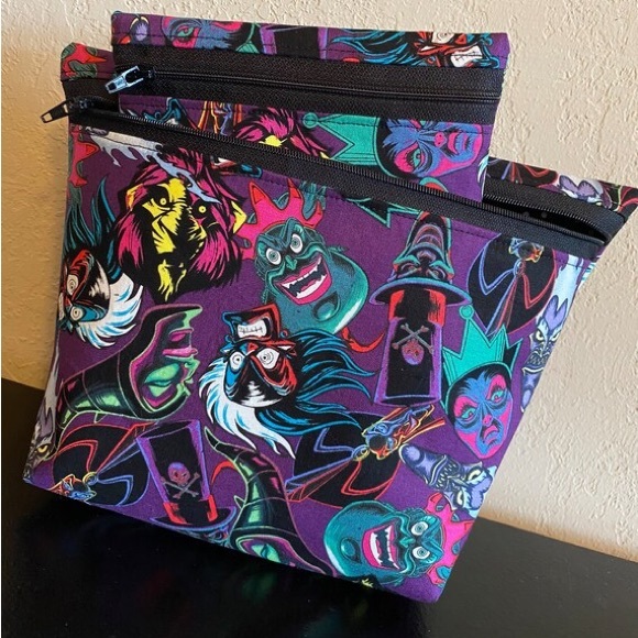 Disney villains Ursula travel bag set - Picture 2 of 5